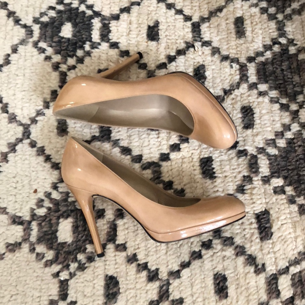 Stuart Weitzman Nude Pumps